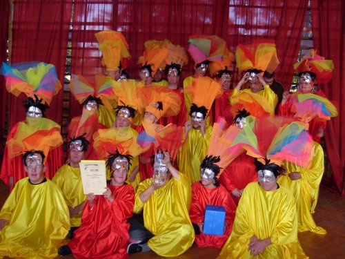 Teatr Ruchu Balonik- zdjęcie aktorów w maskach i strojach teatralnych