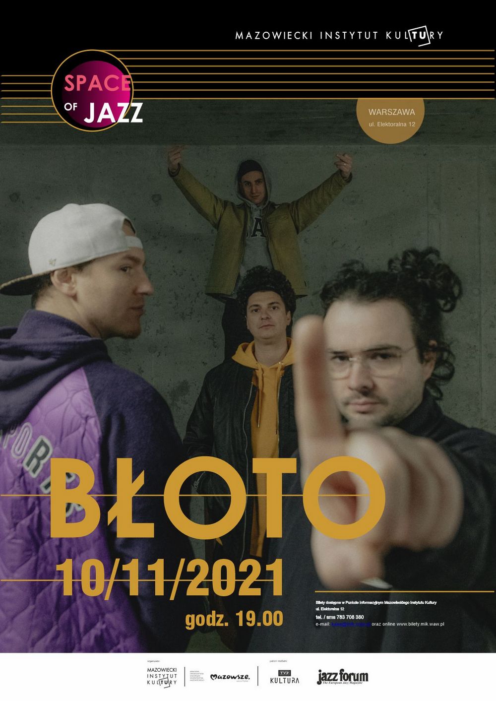 plakat: na tle zdjęcia czterech członków zespołu napis błoto