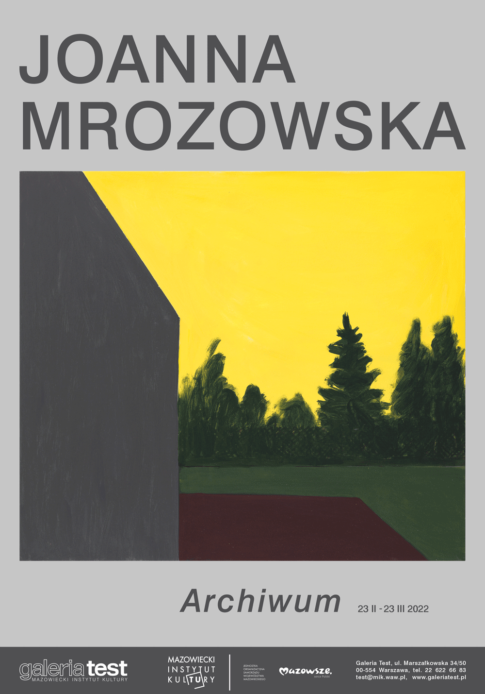 plakat wystawy: widok z drzewami i fragmentem ściany budynku
