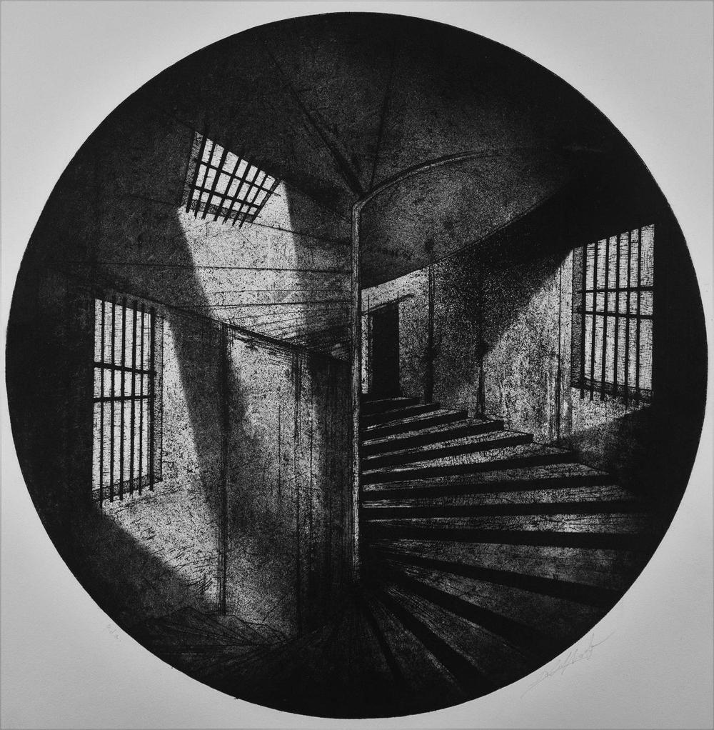 reprodukcja czarno biała grafika w kształcie koła przedstawiająca schody i okna