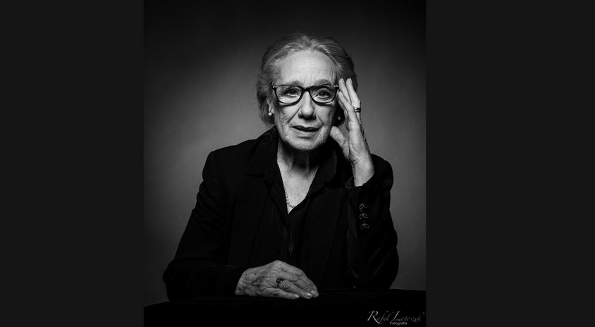 fotografia czarno biała - portret Mai Komorowskiej