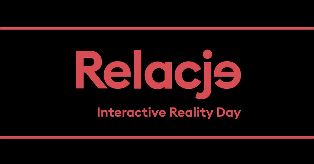 grafika na czarnym tle czerwony napis relacje interactive reality day