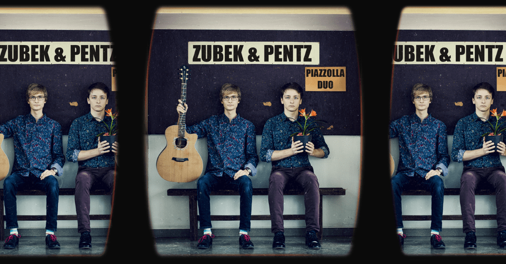 grafika trzy jednakowe fotografie zubka i pentza siedzących na ławce, jeden trzyma w ręku gitarę, drugi doniczkę z rośliną