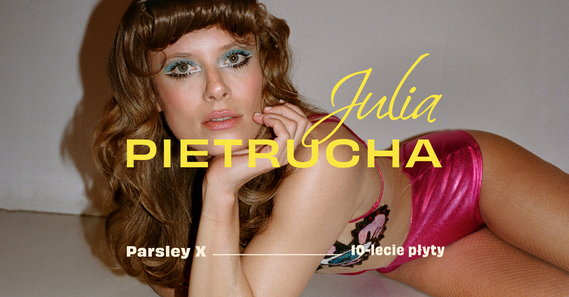 Zdjęcie Julii Pietruchy reklamujące trase koncertową z okazji 10-lecia jej pierwszego albumu