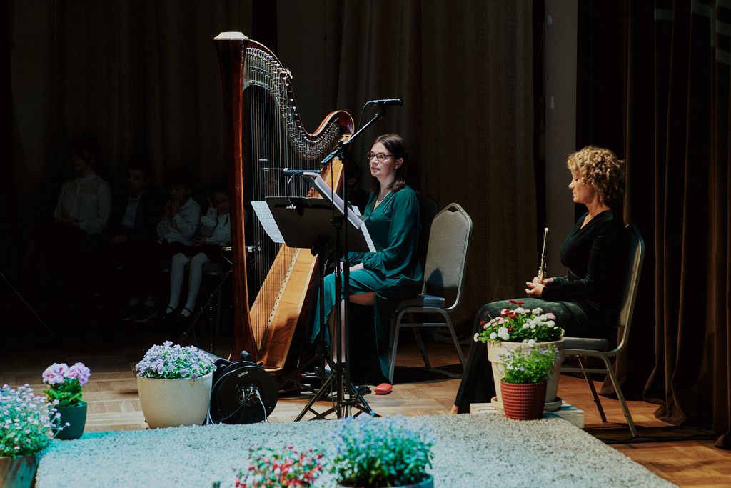 Magdalena Miłaszewska-Delimont - harfa i Sylwia Lorentz – flet