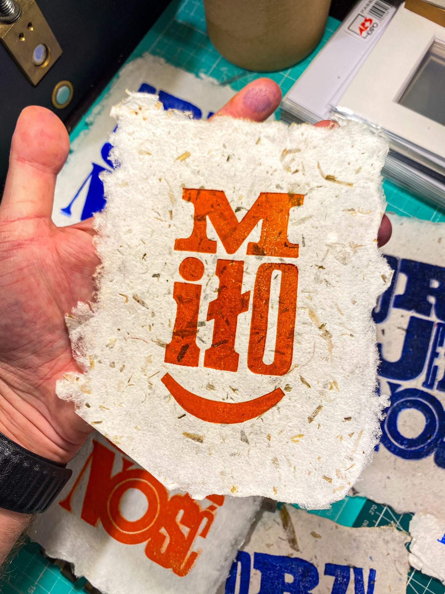 Gotowa praca, napis "Miło" z warsztatów z Marcinem Motywem