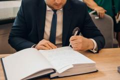 fotografia księgi pamiątkowej mutw