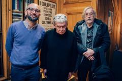 fotografia: Aleksandar Cirlić, Marcin Świetlicki i prof. Zbigniew Mikołejko stoją obok siebie